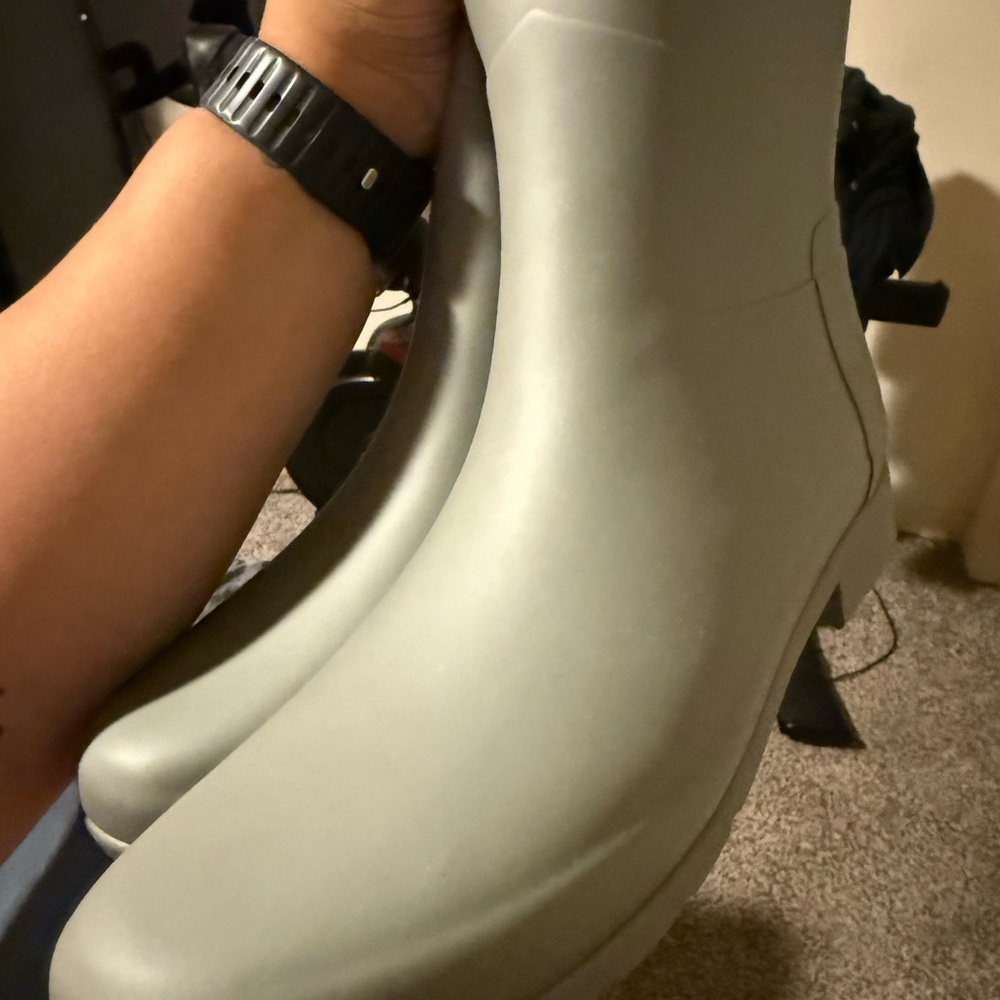 Hunter Sage Green Rubber Boots View 2